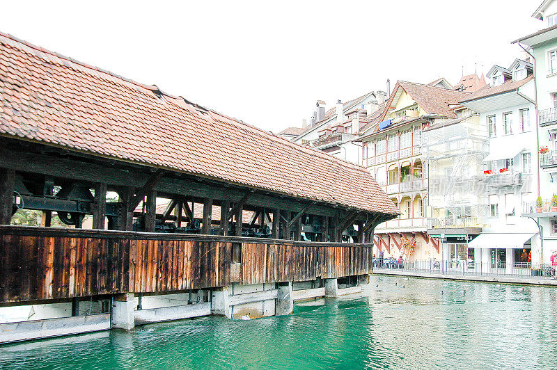 湖边小镇图恩的水闸桥，瑞士